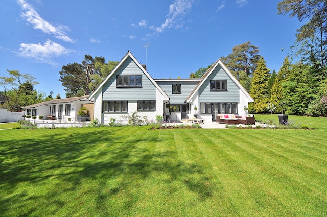 blue%20and%20white%20house%20with%20green%20lawn